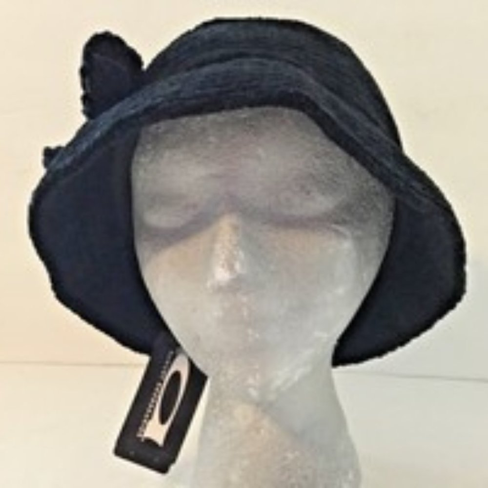 August Accessories Black Acrylic One Size Women Clonch Hat With Bow New With Tag